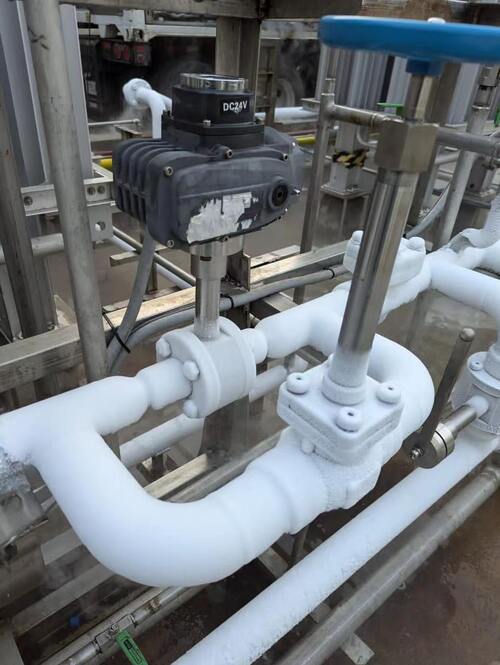 latest company news about Cryogenic valve Freezing in LNG Terminals: Electric Cryogenic Ball Valve Passes -196℃ Liquid Nitrogen Cycling Test
